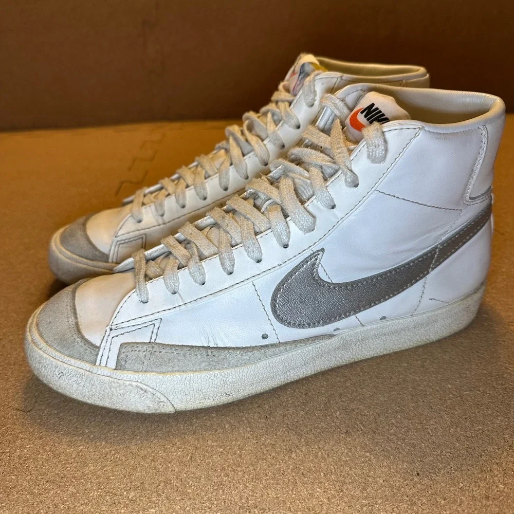 Nike Blazer Mid 77 Vintage White Metallic Silver Sneakers CZ1055-112 Womens 9